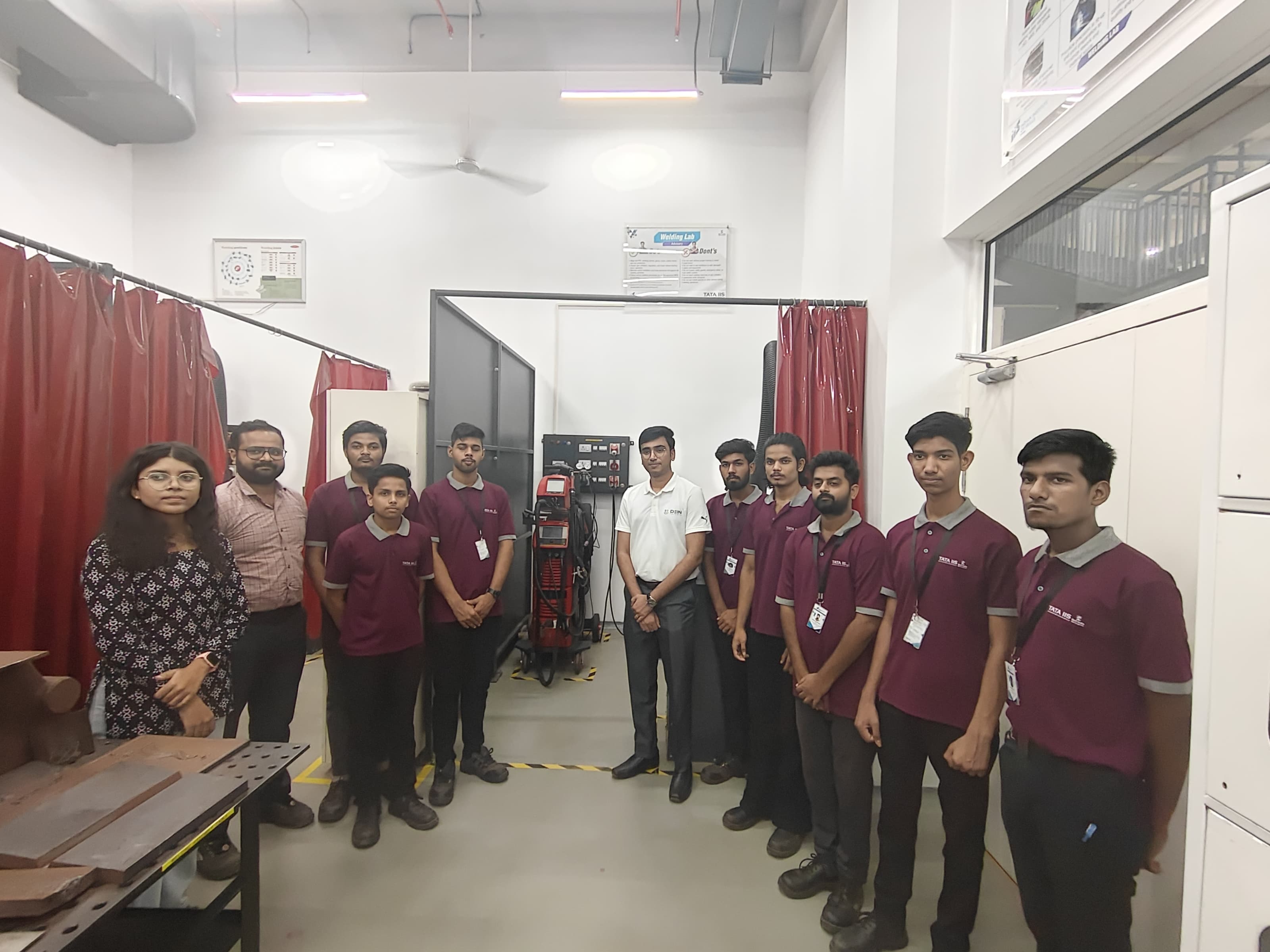 DEIN Talents with trainees in the welding lab